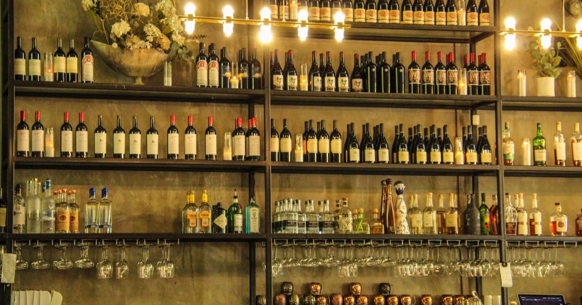 Buscando una cena romántica perfecta en Lyon: explora los bares de vino
