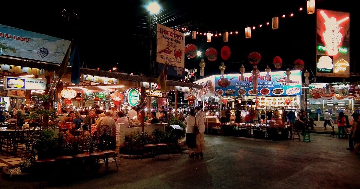 Chiang Mai Night Bazaar: 10 recuerdos únicos que comprar (Guía 2026)