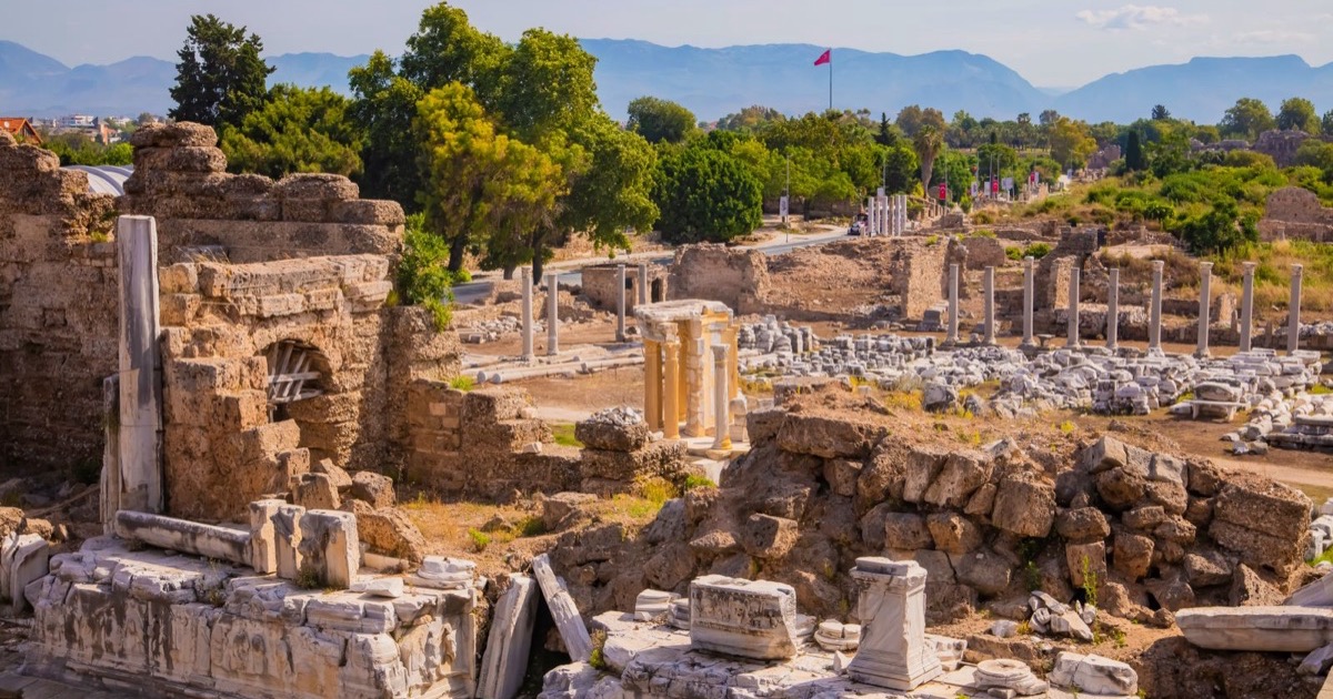 Planning a Historical Walking Tour of Antalya's Ancient City