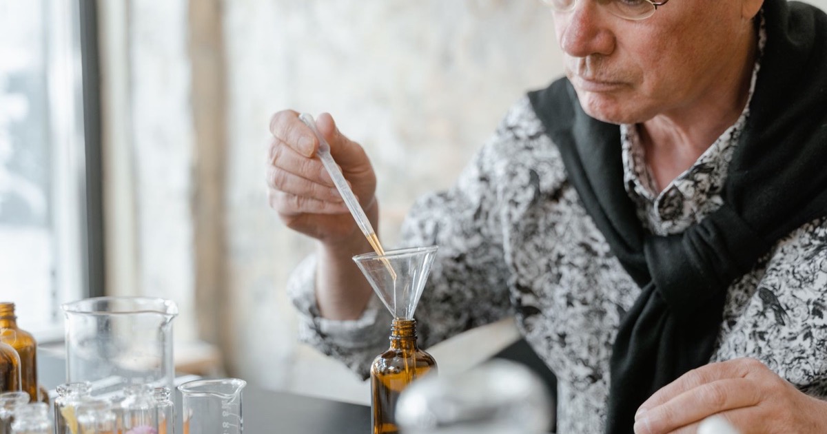 Taller de creación de perfumes en París: crea tu propia fragancia en Le Marais