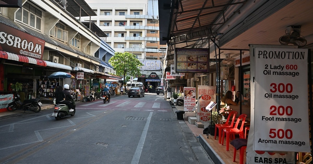 Pattaya Accommodation: Pratumnak Hill vs Beach Road